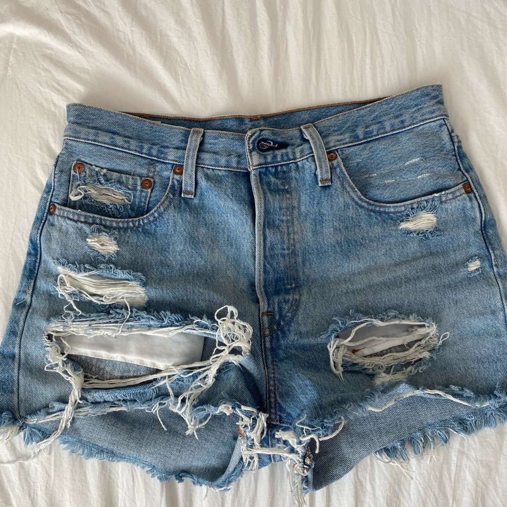 levi’s 501 distressed jean shorts